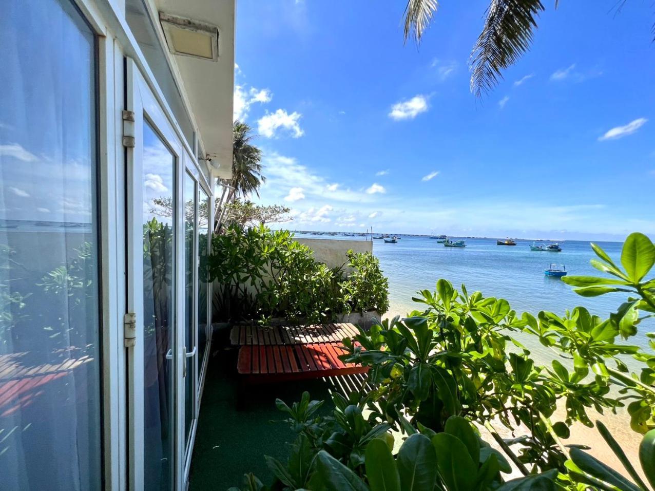 Апарт отель Larina Beach House Дуонг-Донг Экстерьер фото
